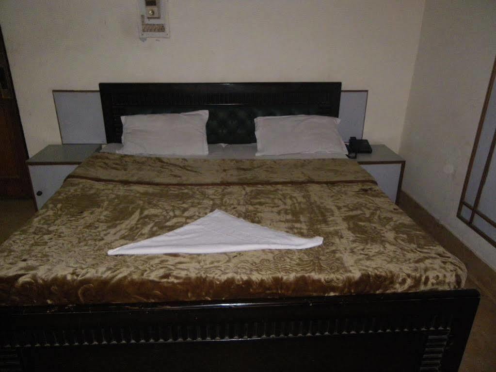 Hotel Grand City Srinagar  Luaran gambar